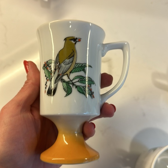 Bundle of 2 vintage mugs. 2 bird mugs from Japan, 1 floral one unknown make. - Picture 3 of 8